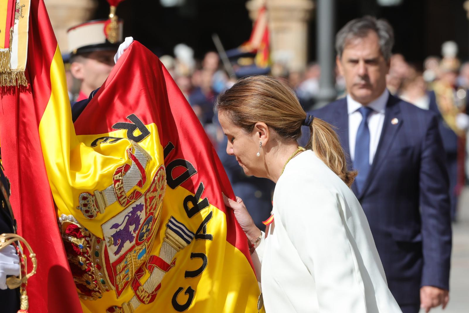 Solemne jura de bandera en la Plaza Mayor de Salamanca con la Guardia Real