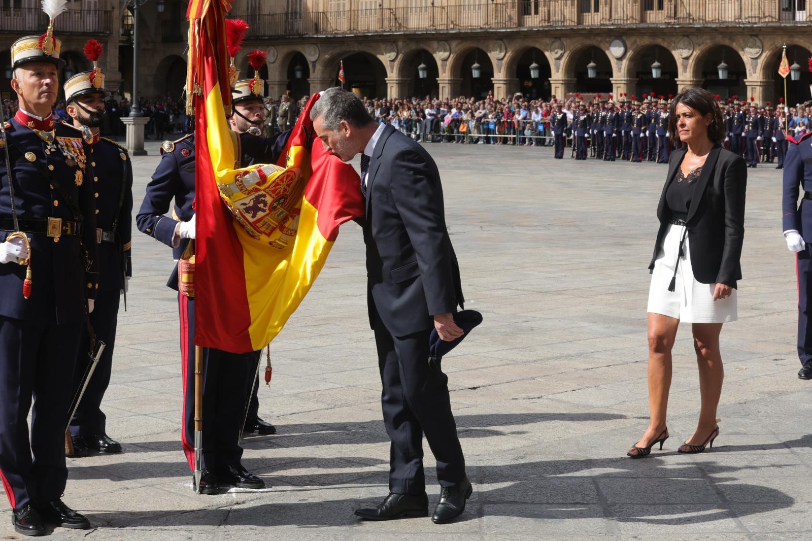 Solemne jura de bandera en la Plaza Mayor de Salamanca con la Guardia Real
