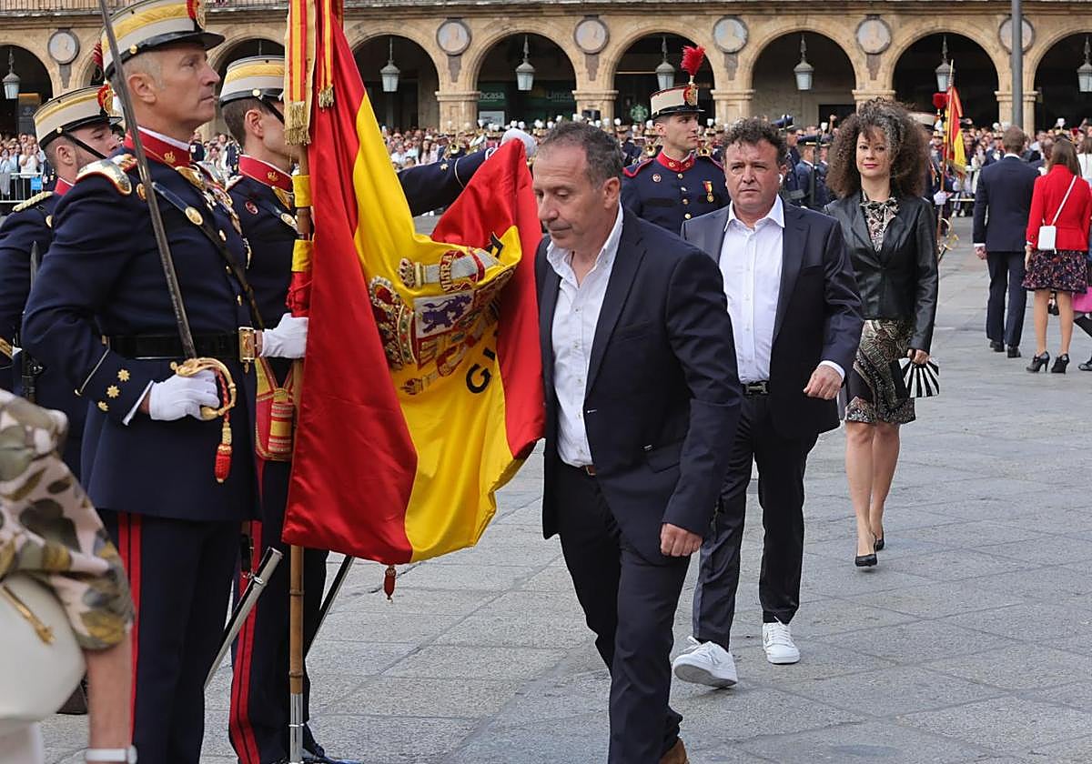 Solemne jura de bandera en la Plaza Mayor de Salamanca con la Guardia Real