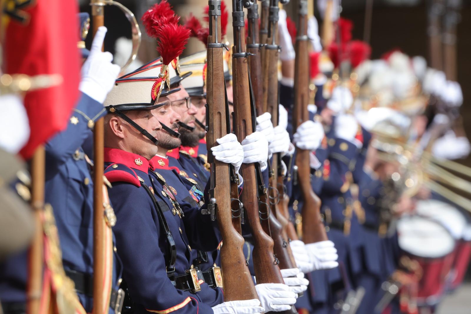 Solemne jura de bandera en la Plaza Mayor de Salamanca con la Guardia Real