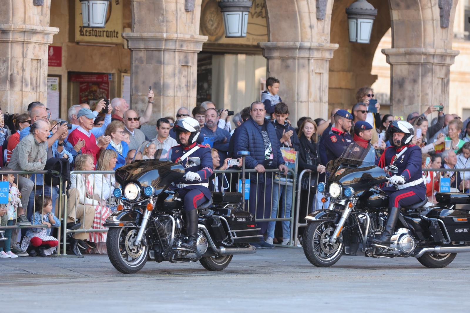 Solemne jura de bandera en la Plaza Mayor de Salamanca con la Guardia Real