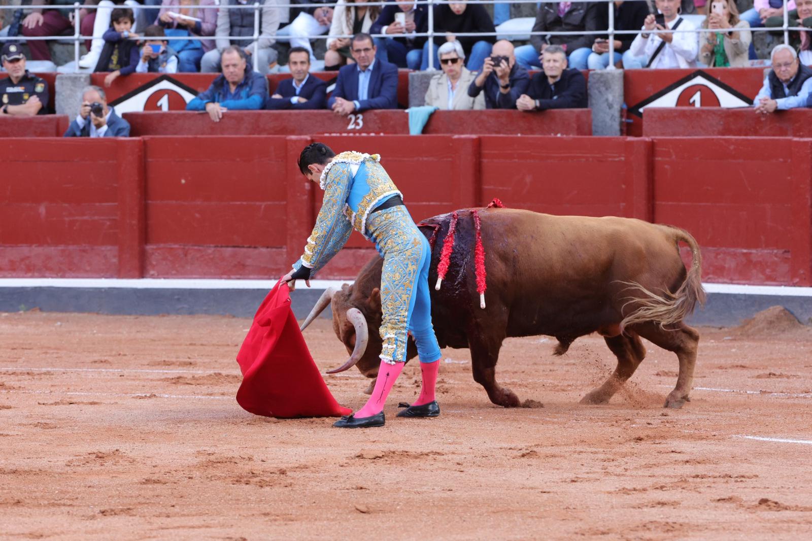 Talavante abre la puerta grande de La Glorieta con toros de El Puerto