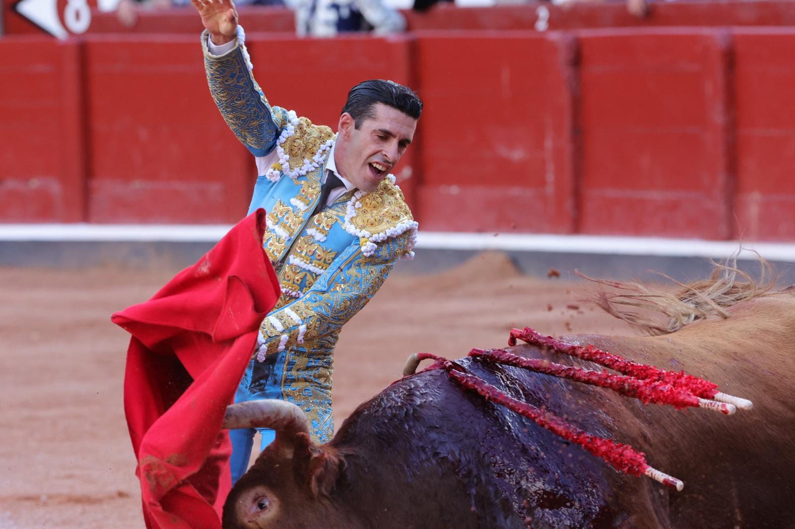 Talavante abre la puerta grande de La Glorieta con toros de El Puerto