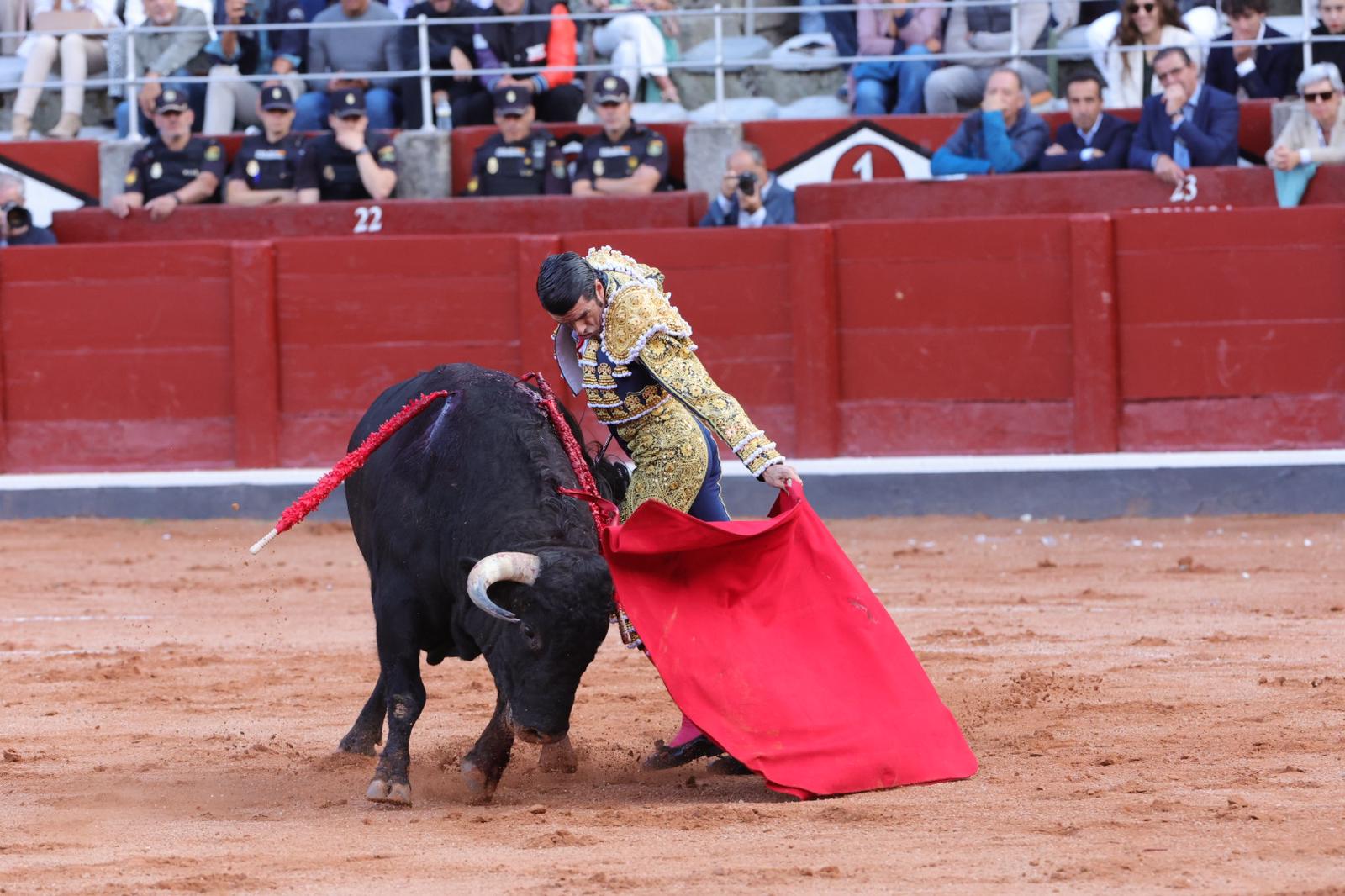 Talavante abre la puerta grande de La Glorieta con toros de El Puerto