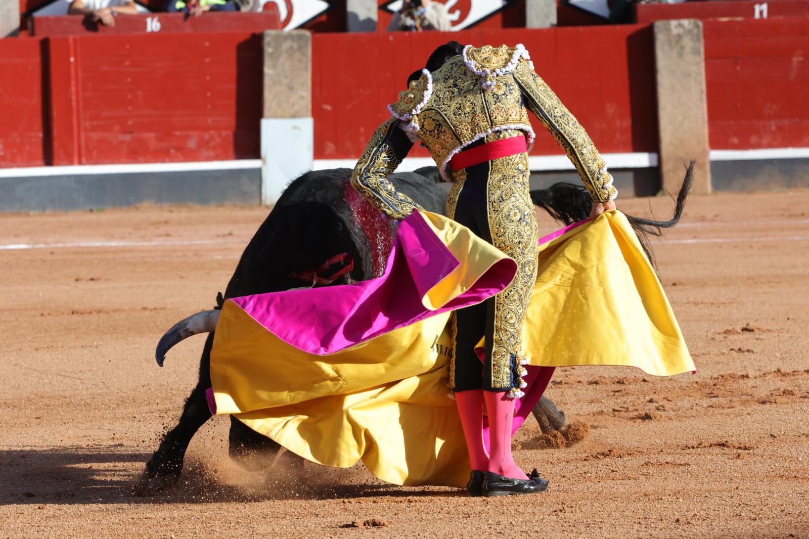 Talavante abre la puerta grande de La Glorieta con toros de El Puerto