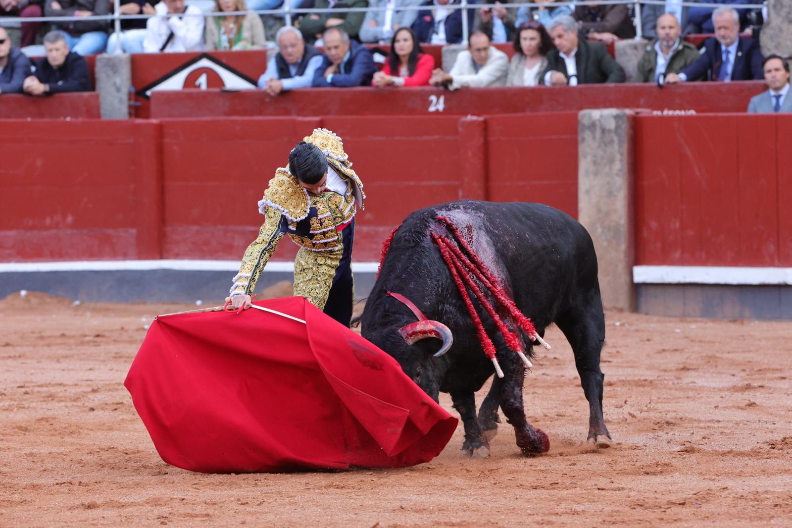 Talavante abre la puerta grande de La Glorieta con toros de El Puerto