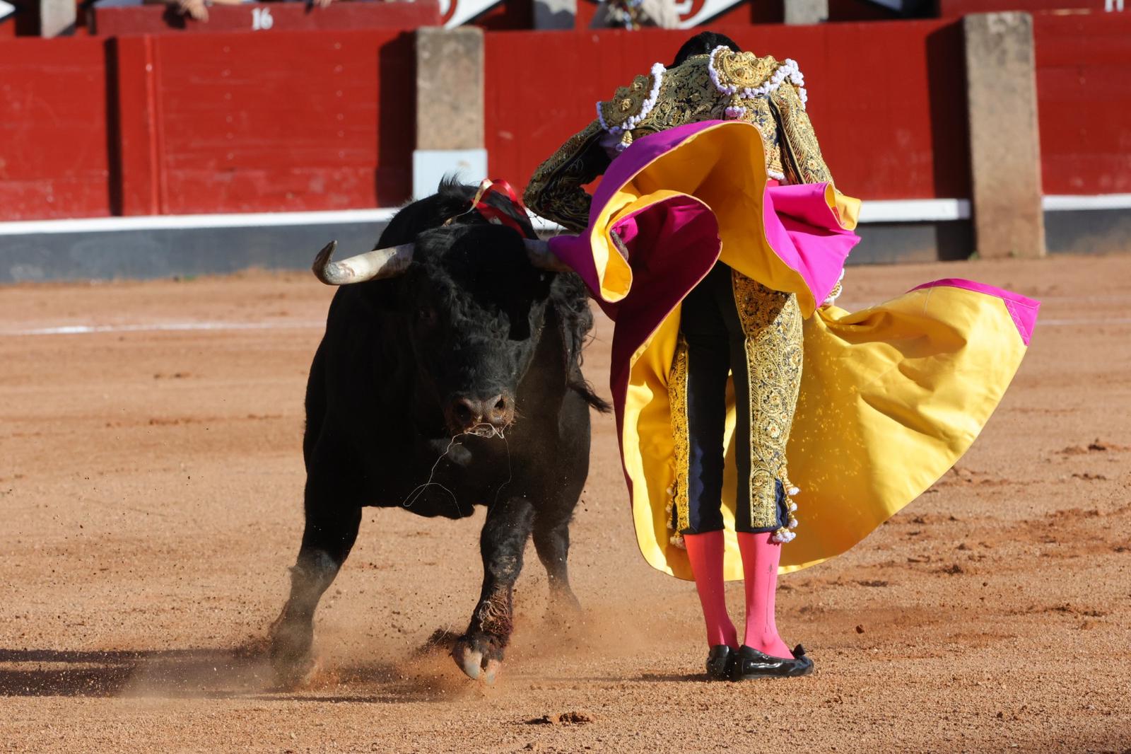 Talavante abre la puerta grande de La Glorieta con toros de El Puerto