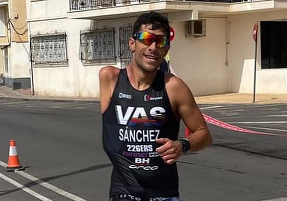 Palomero, en acción en Águilas.