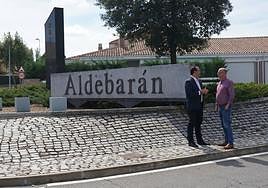 David Mingo, alcalde de Santa Marta, y Jesús Hernández, del proyecto global de control de tráfico y seguridad.