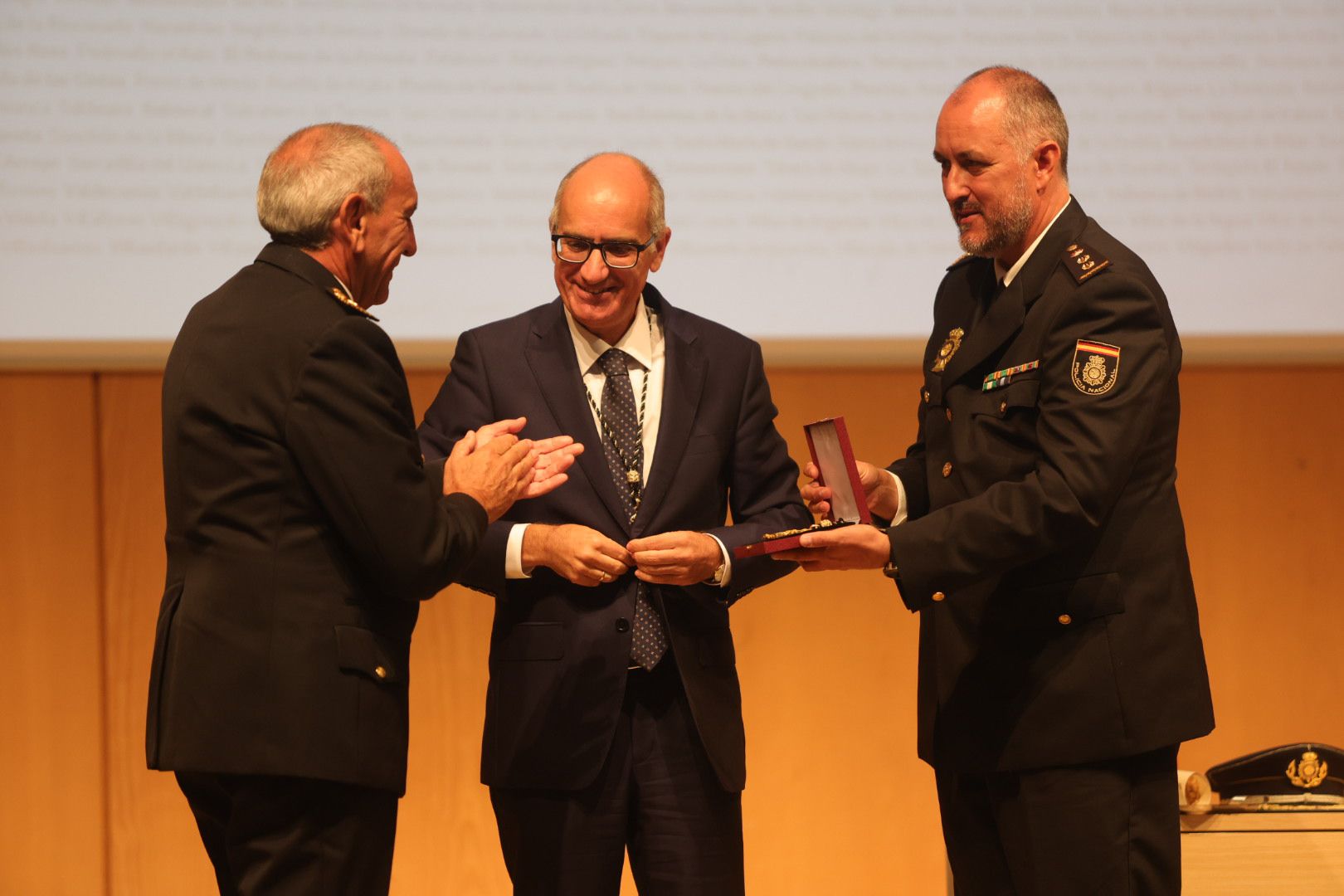Premio a la Policía Nacional en el Día de la Provincia