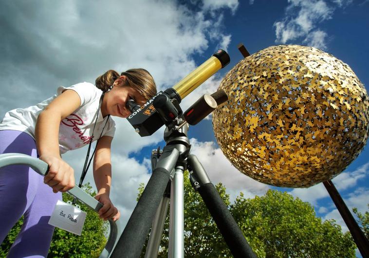 El sol concita en Ciudad Rodrigo a aficionados a la astronomía de todo el país