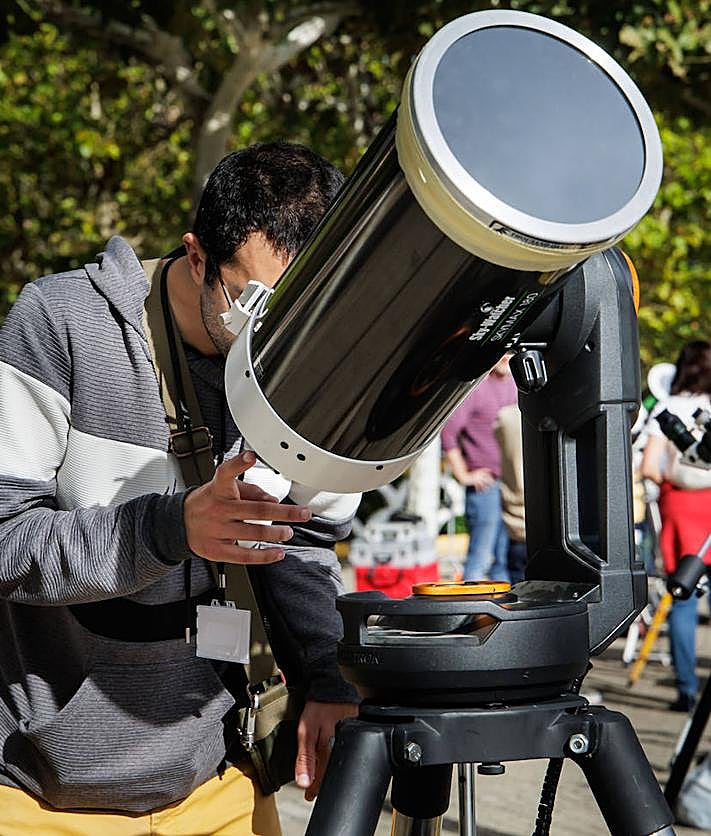 Imagen secundaria 2 - El sol concita en Ciudad Rodrigo a aficionados a la astronomía de todo el país