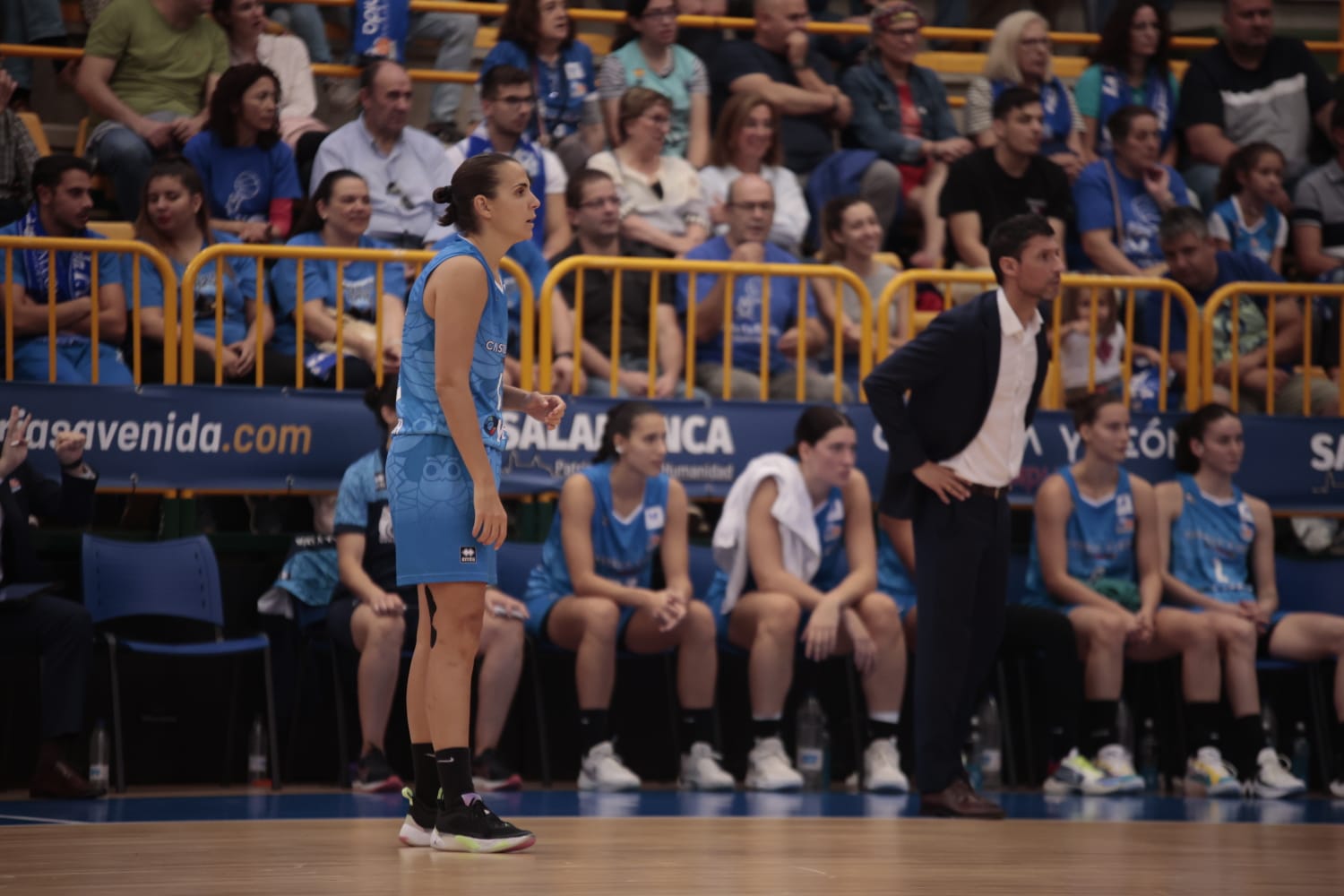 El debut de Avenida convence en la cancha y en la grada
