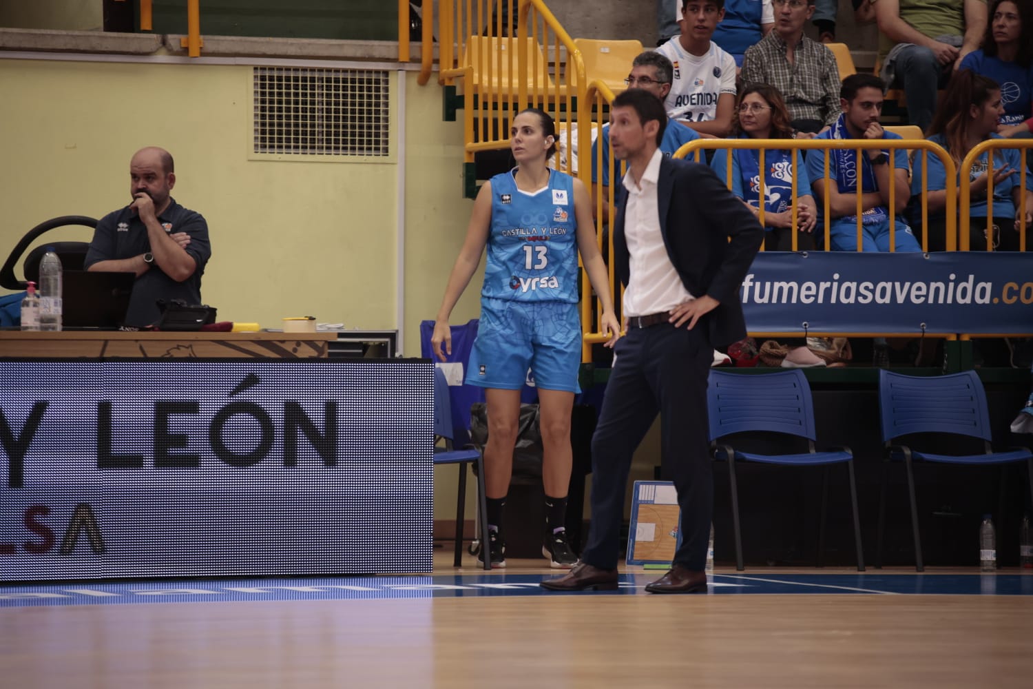 El debut de Avenida convence en la cancha y en la grada