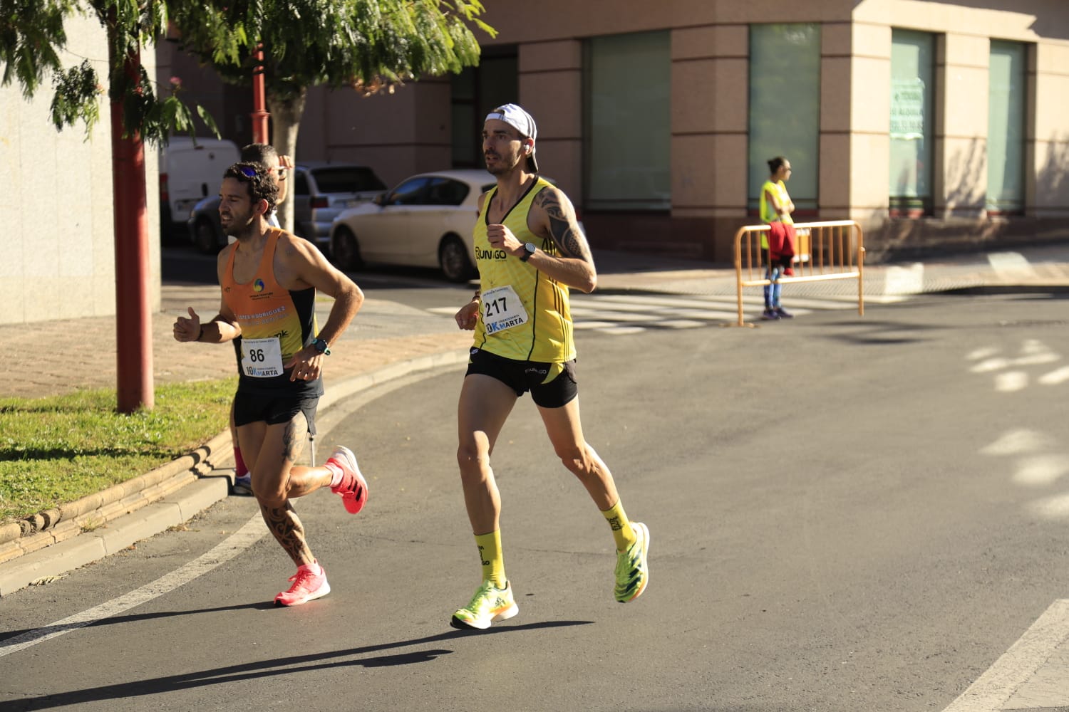 Adrián Moro y Verónica Sánchez, los más rápidos en la carrera de Santa Marta