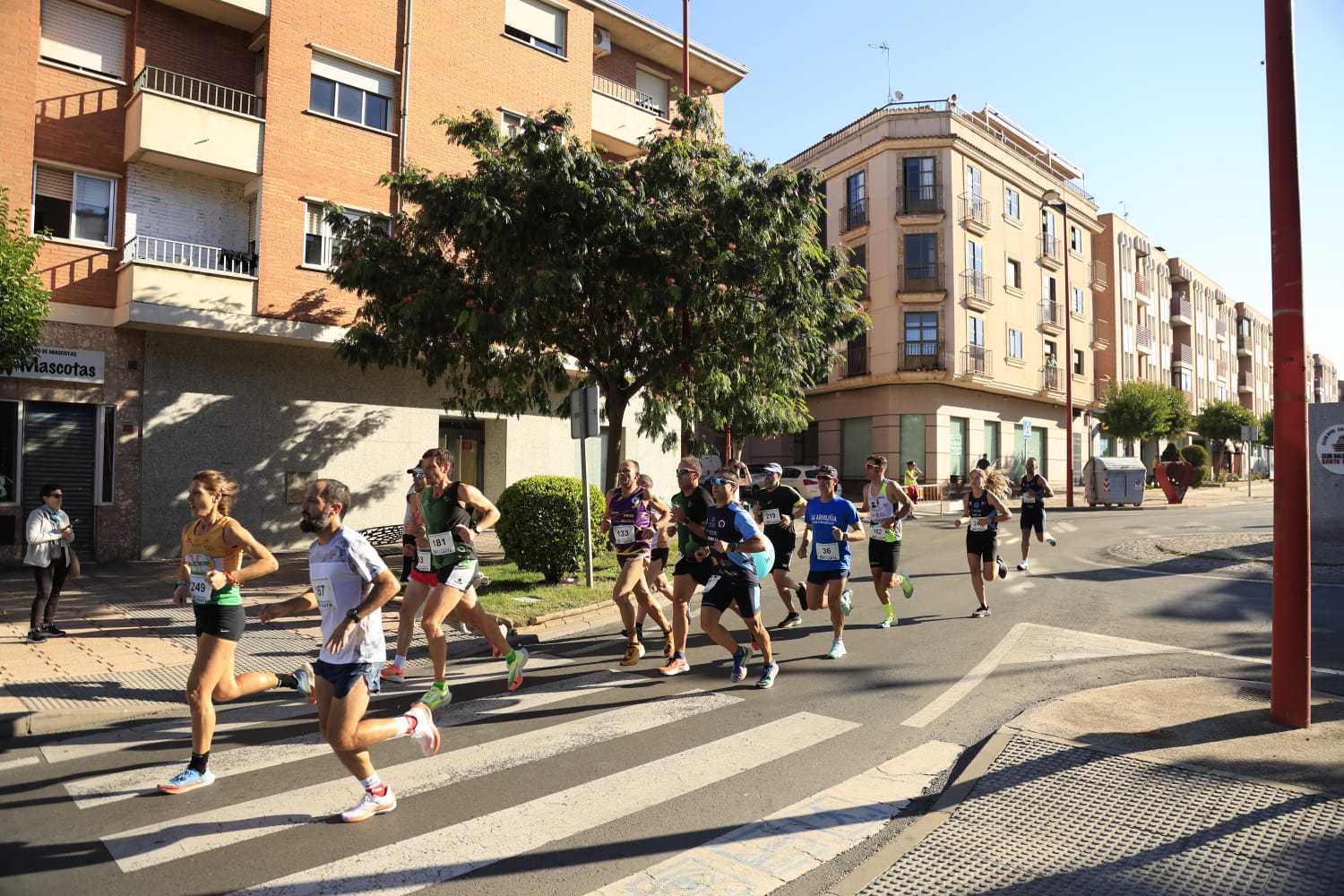 Adrián Moro y Verónica Sánchez, los más rápidos en la carrera de Santa Marta