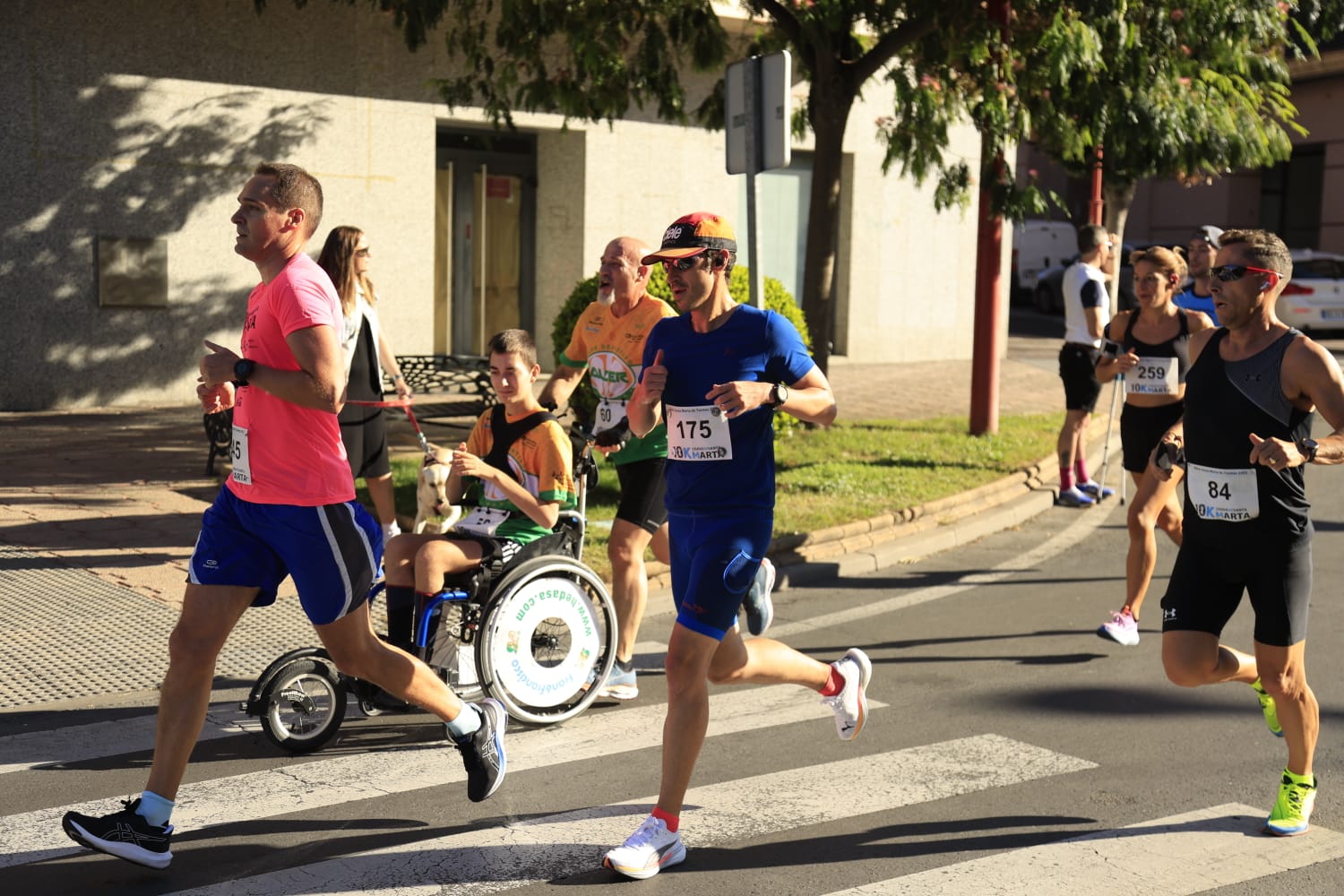 Adrián Moro y Verónica Sánchez, los más rápidos en la carrera de Santa Marta