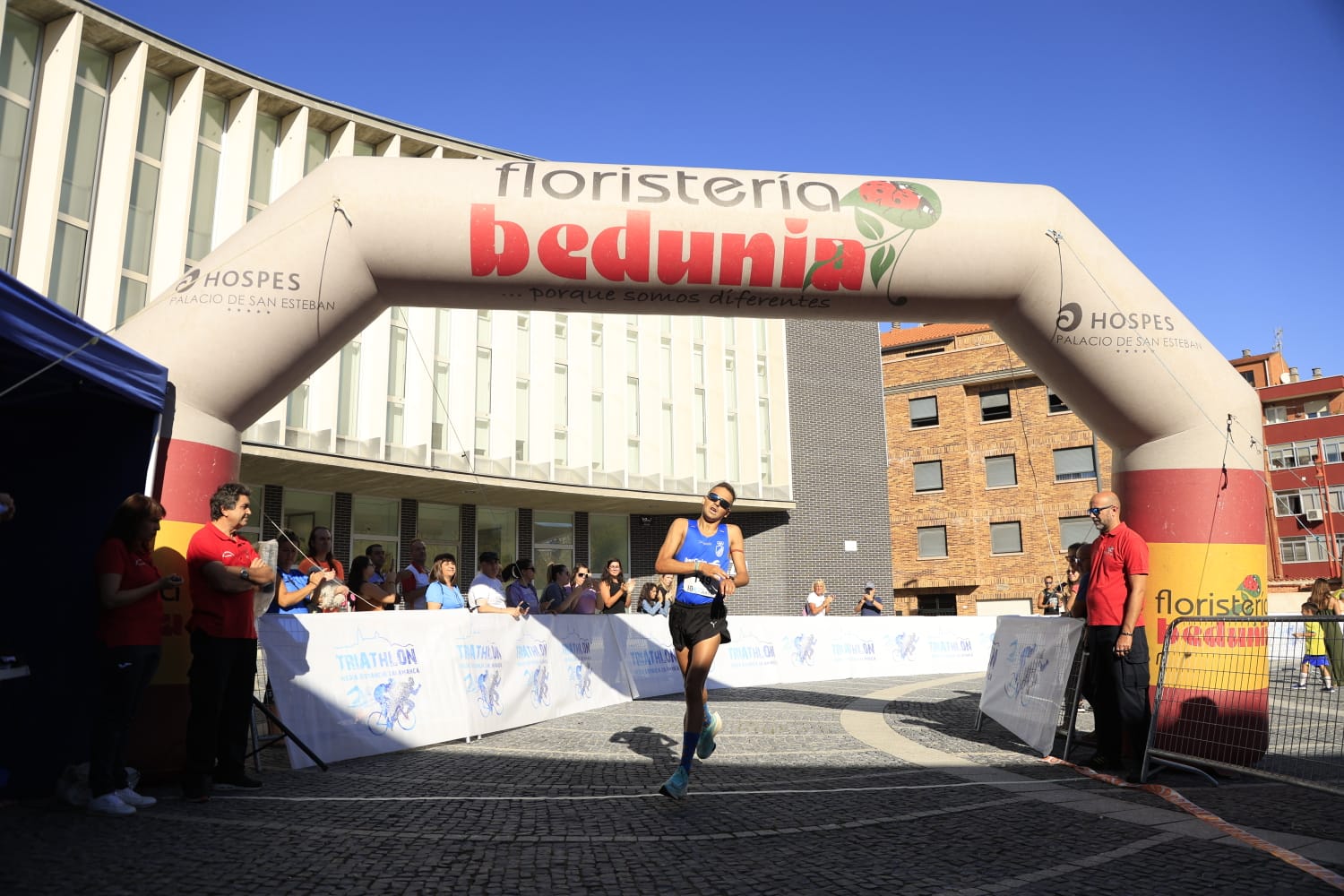 Adrián Moro y Verónica Sánchez, los más rápidos en la carrera de Santa Marta