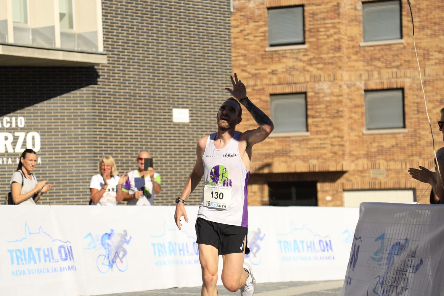 Adrián Moro y Verónica Sánchez, los más rápidos en la carrera de Santa Marta