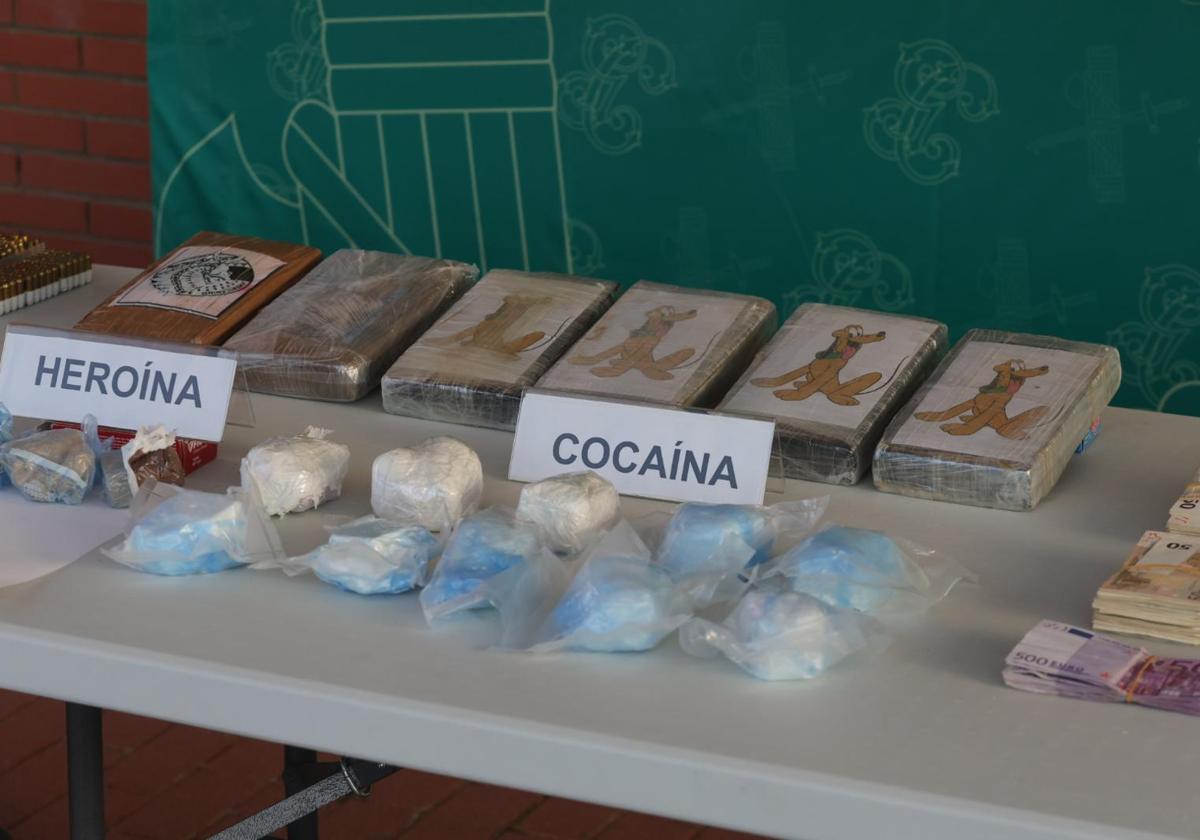 Parte de la droga incautada en la operación en Salamanca por parte de la Guardia Civil.