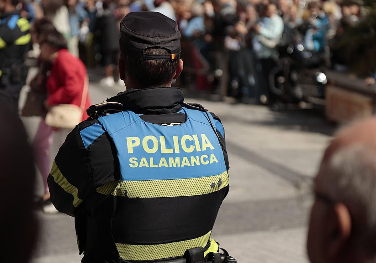 Un policía local de Salamanca.
