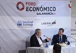Carlos Aganzo, director de la Fundación Vocento, y Carlos Fernández Carriedo, consejero de Economía y Hacienda de la Junta de Castilla y León