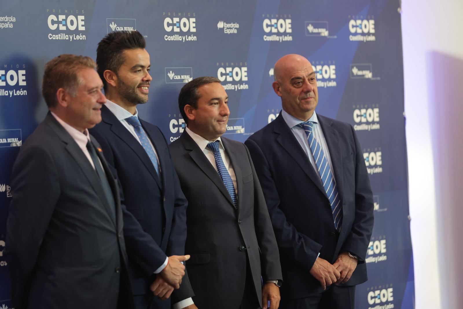 En el centro, el delegado de la Junta en Salamanca, Eloy Ruiz.