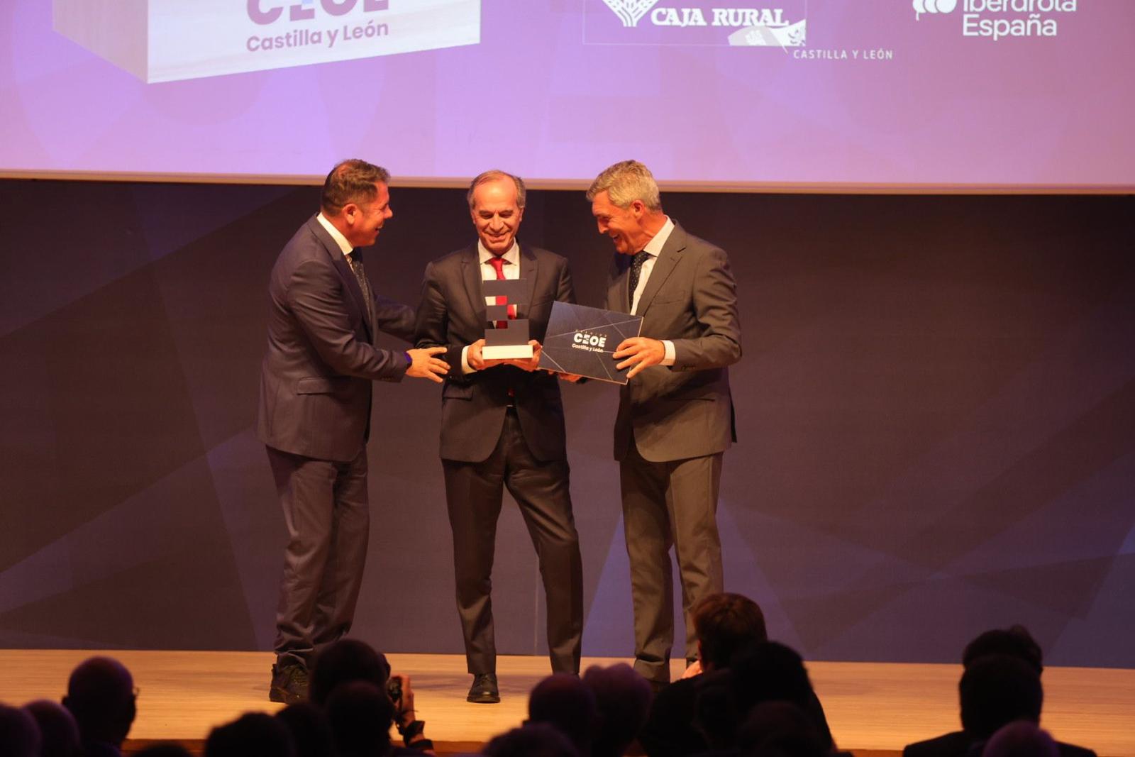 Juan María Vallejo, premio CEOE por la Federación Leonesa de Empresarios