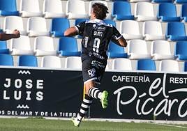 Slavy celebra el tanto de la victoria ante el Real Unión.
