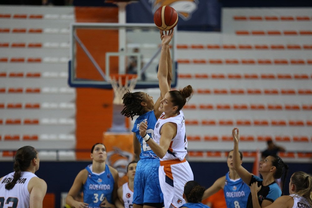 Victoria de Avenida ante el Cukurova