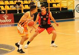 Moreta defiende a un rival.