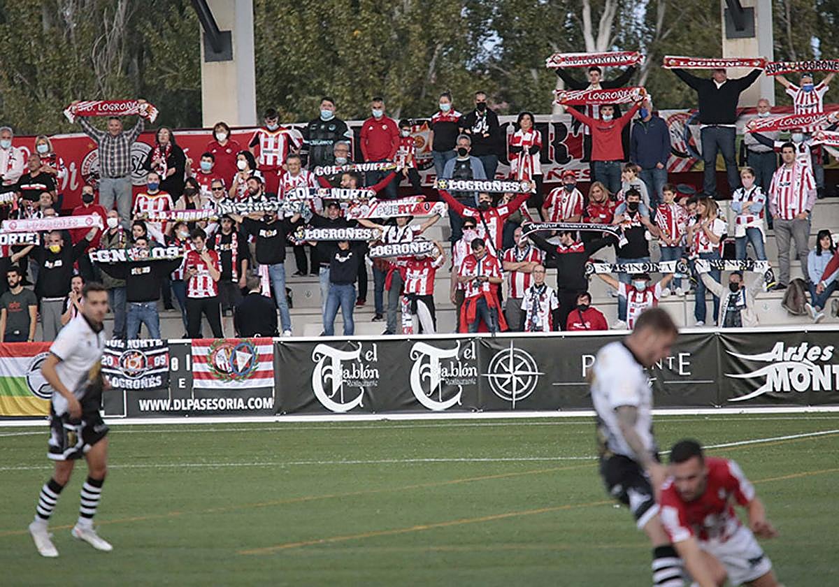 Seguidores de la SD Logroñés en el Reina Sofía hace dos años ante Unionistas.