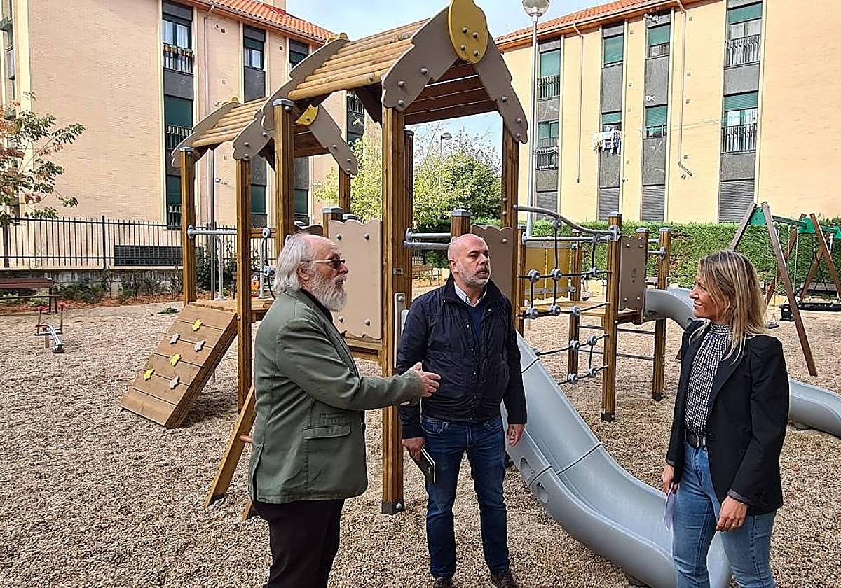 María José Coca, durante su visita al nuevo parque en Ciudad Jardín.