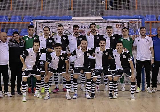 Los jugadores de Javi Hernández, antes del encuentro de la Copa del Rey ante el Melilla