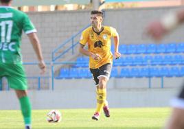 Erik Ruiz, ante el Cornellá.