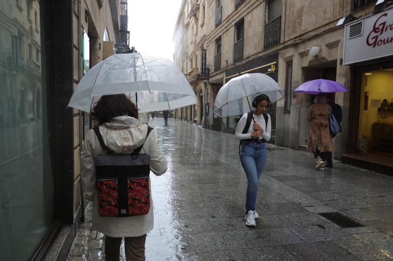 Imagen principal - Una tromba riega Salamanca como ningún otro día en su año más seco