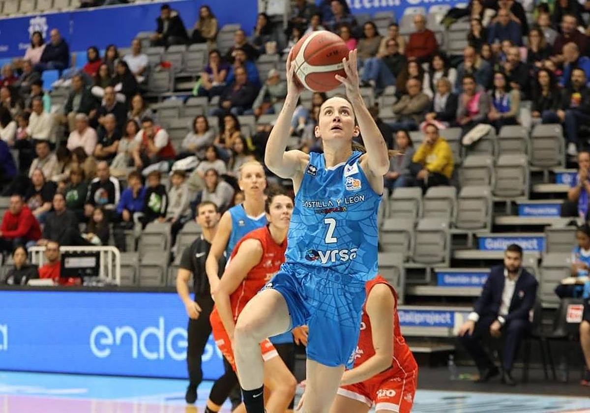 Cakir en una acción del partido en Lugo.