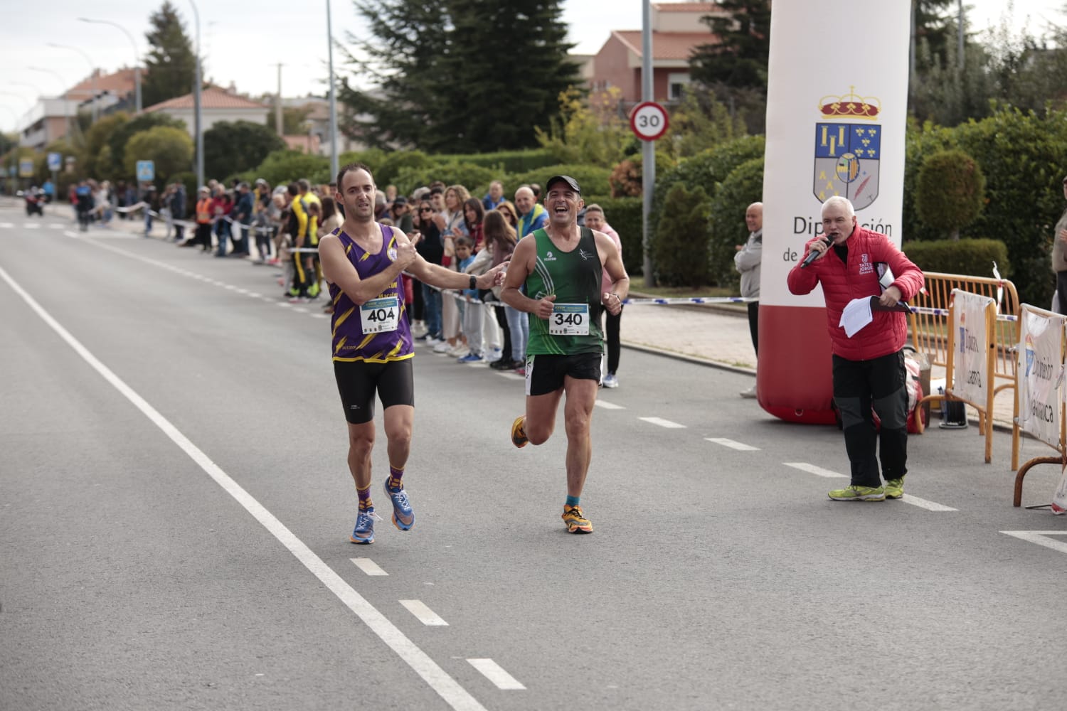 Día grande de atletismo en la Media Maratón de la Diputación