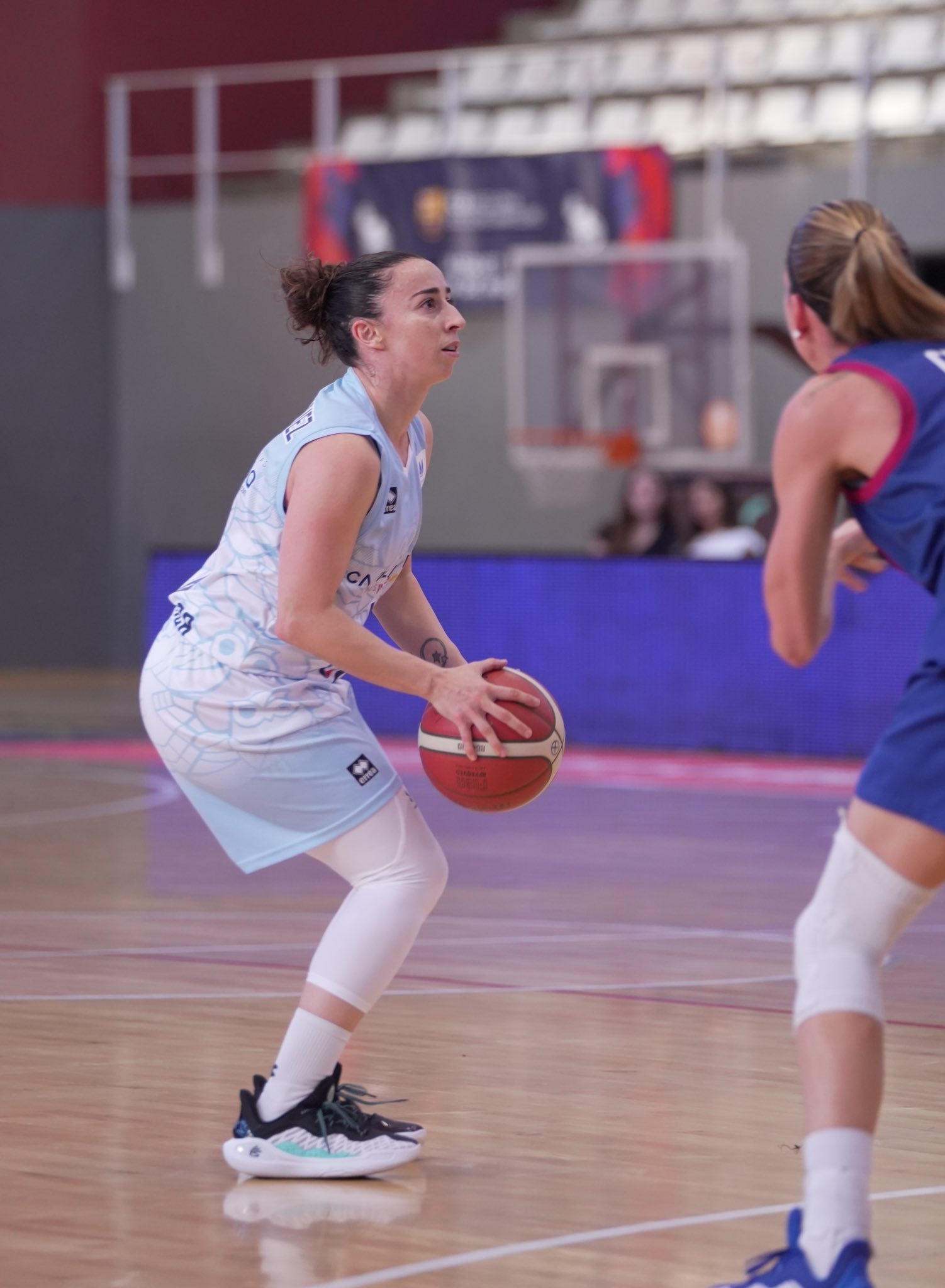 CB Avenida invictas en su quinta jornada contra el Barça CBS