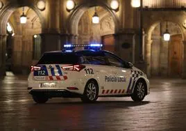La Policía Local en la Plaza Mayor de Salamanca.