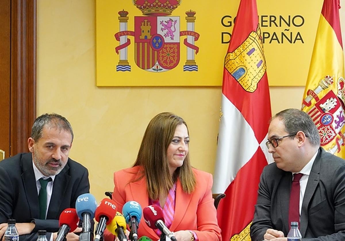 El secretario general de Infraestructuras, Xavier Flores, presenta en Castilla y León la situación y objetivos del Corredor Atlántico junto a la delegada del Gobierno Virginia Barcones y el Comisionado para el Corredor Atlántico José Antonio Sebastian