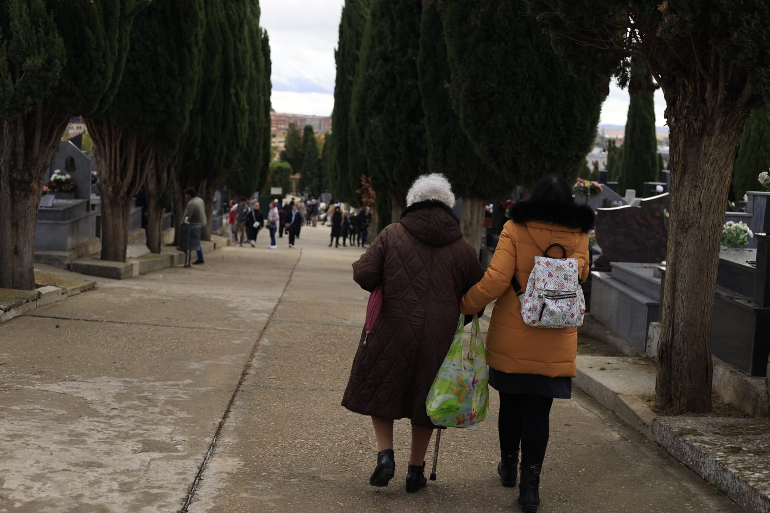 Los salmantinos recuerdan y visitan a sus seres queridos fallecidos