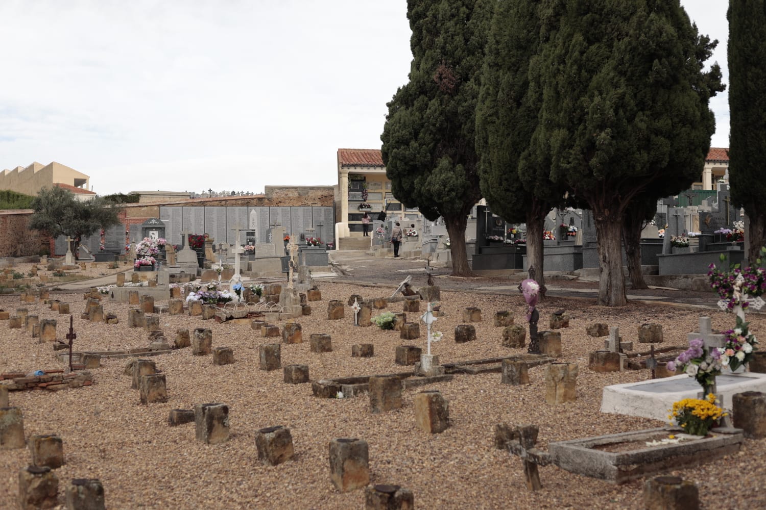 Los salmantinos recuerdan y visitan a sus seres queridos fallecidos