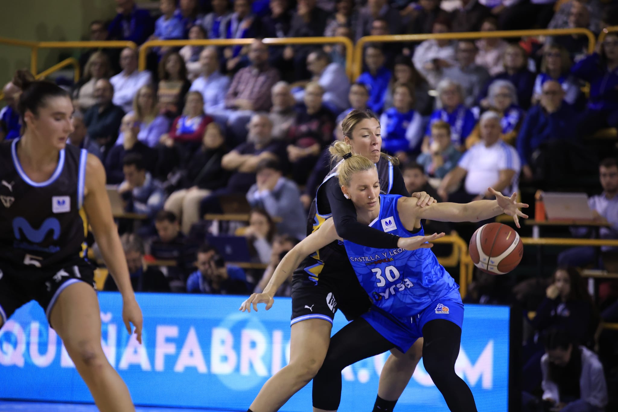 Amplia victoria del líder Avenida ante Estudiantes