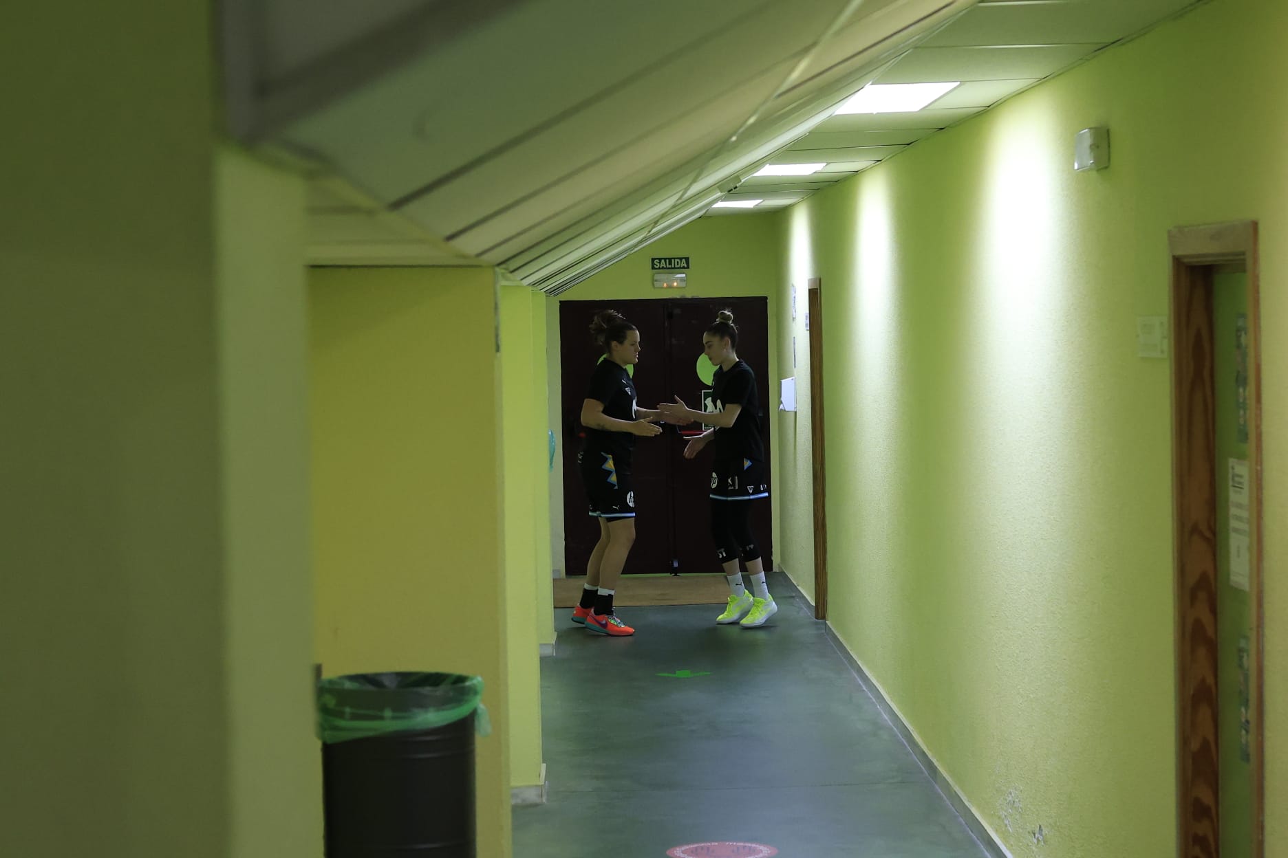 Amplia victoria del líder Avenida ante Estudiantes