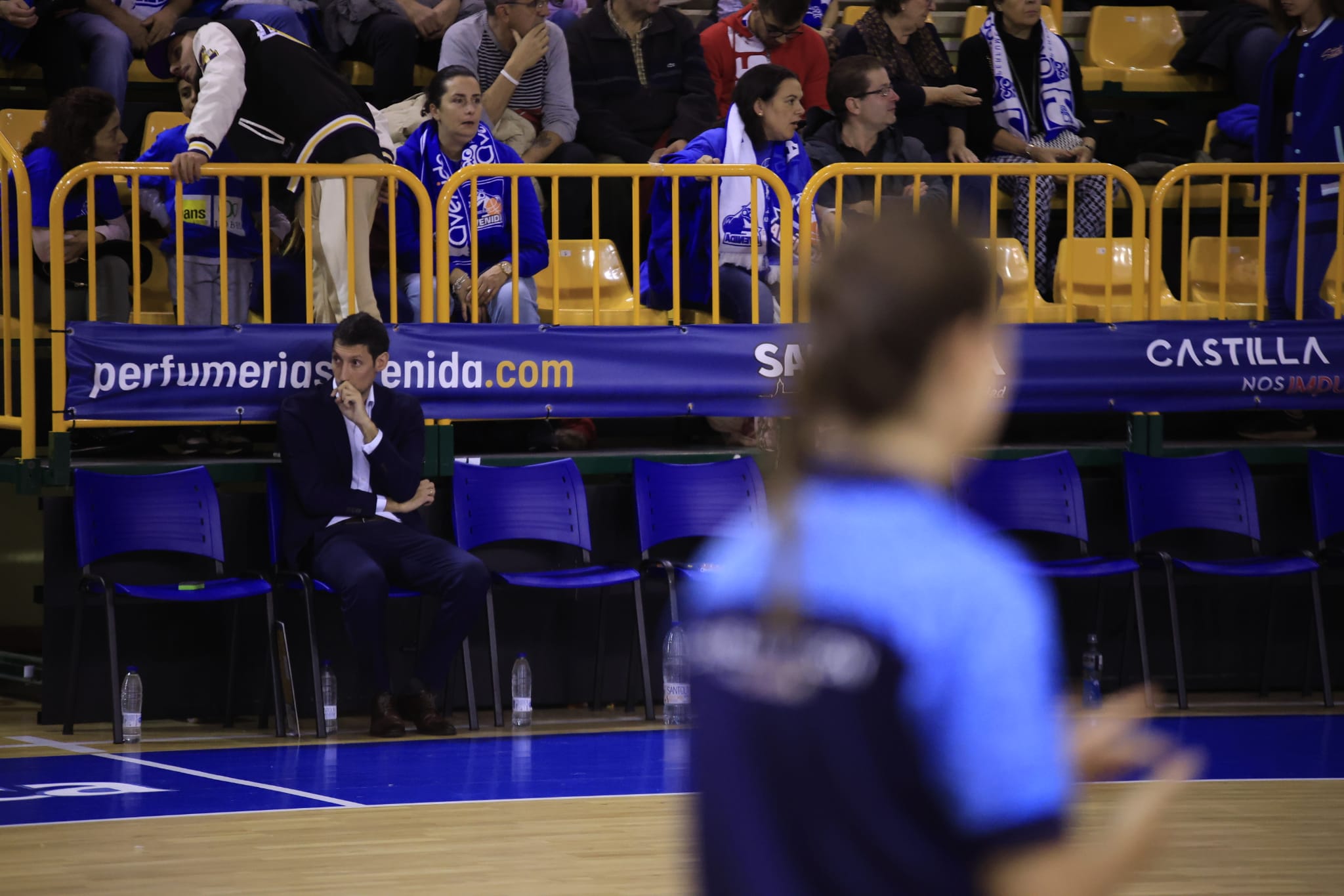 Amplia victoria del líder Avenida ante Estudiantes