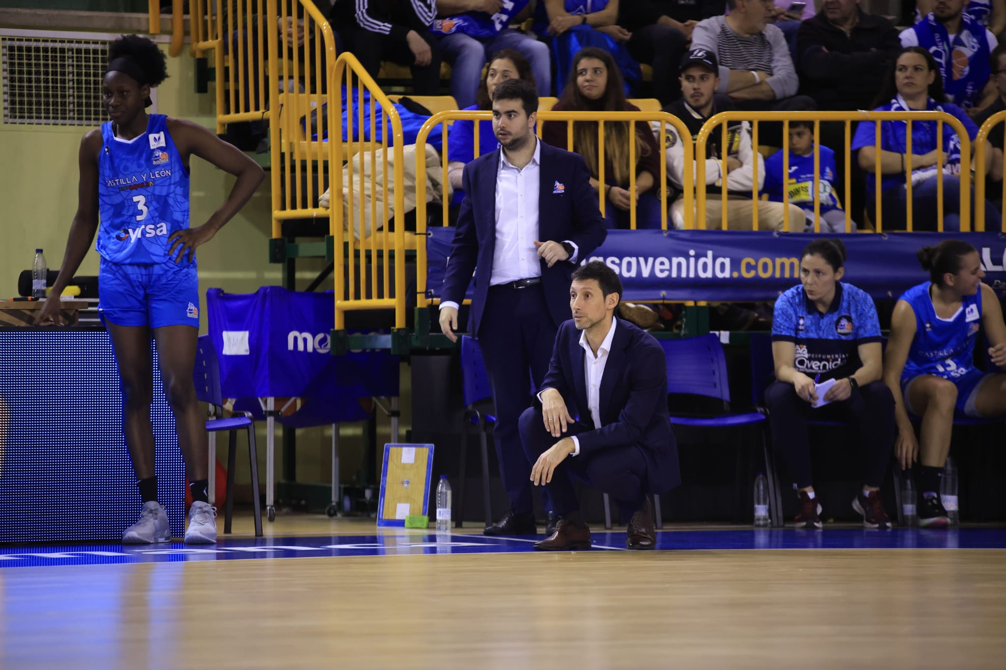 Amplia victoria del líder Avenida ante Estudiantes