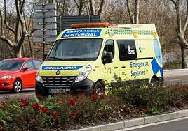 Una ambulancia circula por Salamanca en una imagen de archivo.