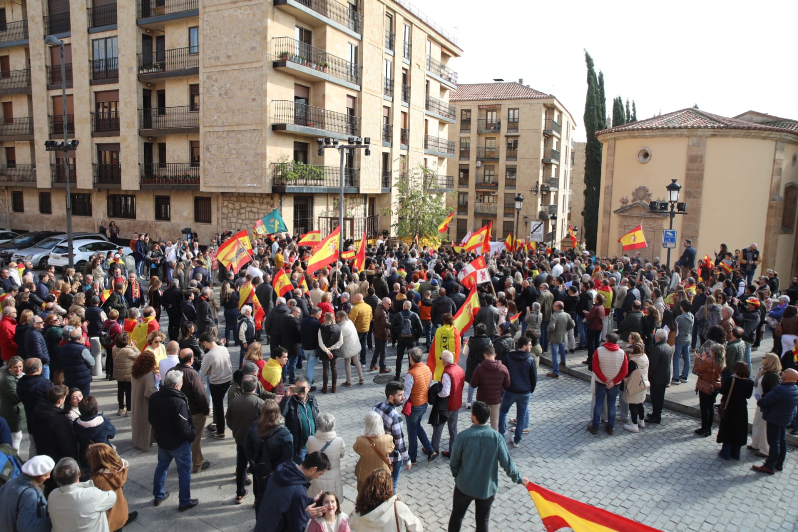 La protesta contra la amnistía se traslada a la sede del PSOE en Salamanca