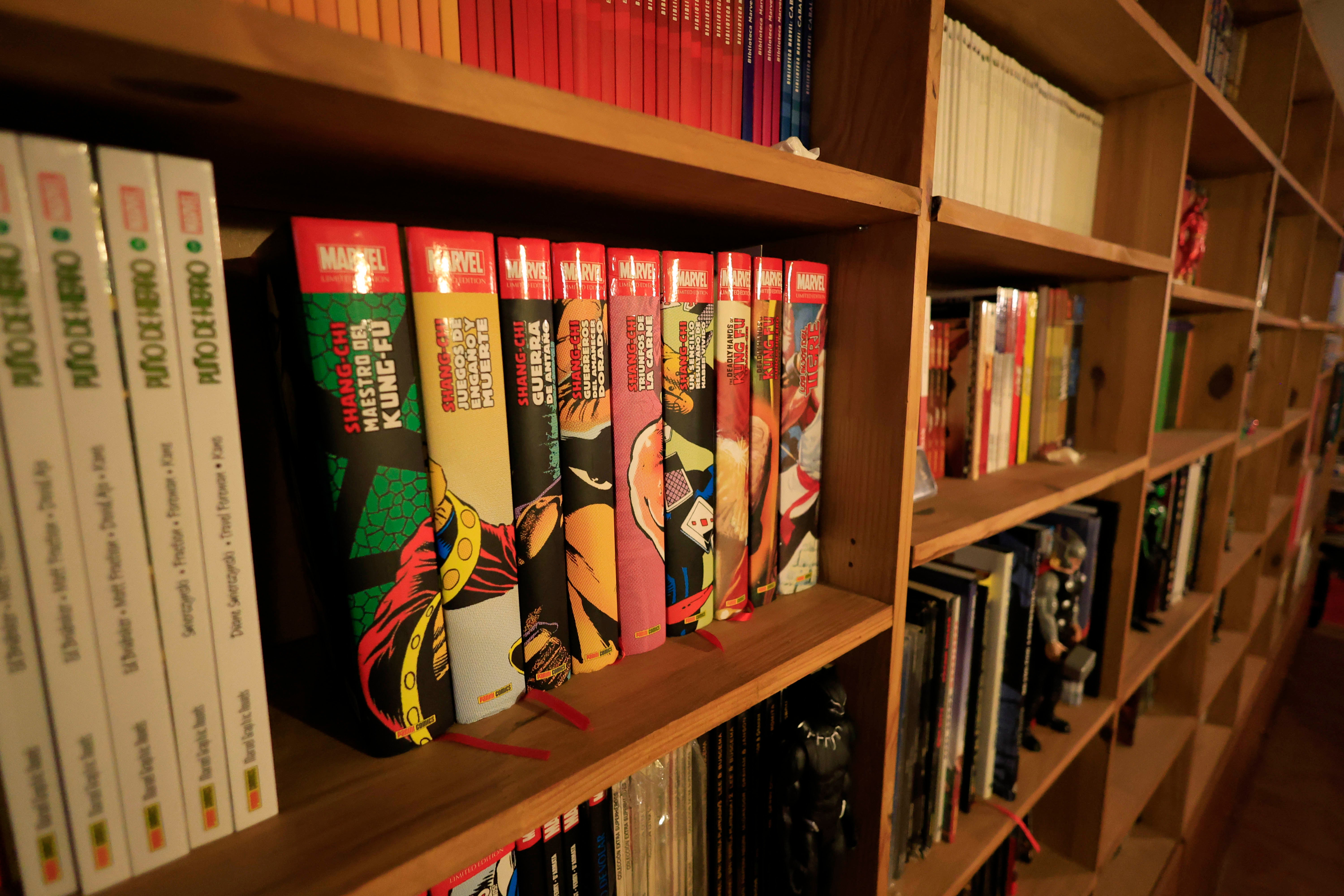 Colección de cómics Marvel en el estudio de Paco Domínguez